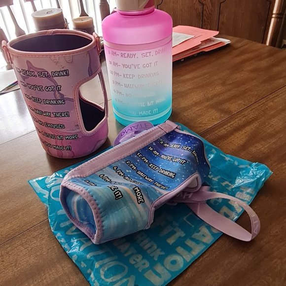 Hydromate Gallon Water Bottle with Straw and 2 Covers EUC Used 1 Time - Picture 2 of 9